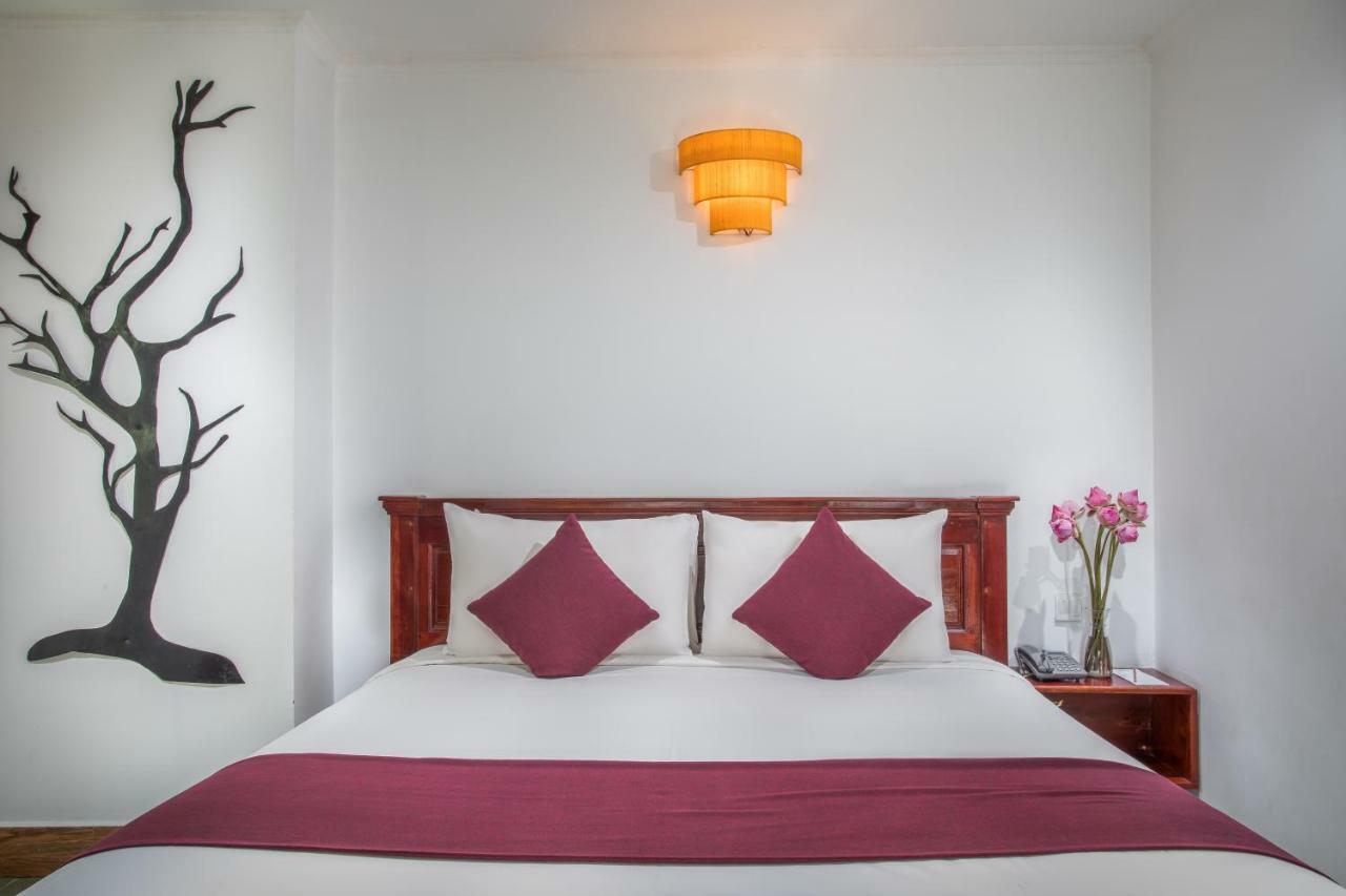 V Hotel Phnom Penh Extérieur photo