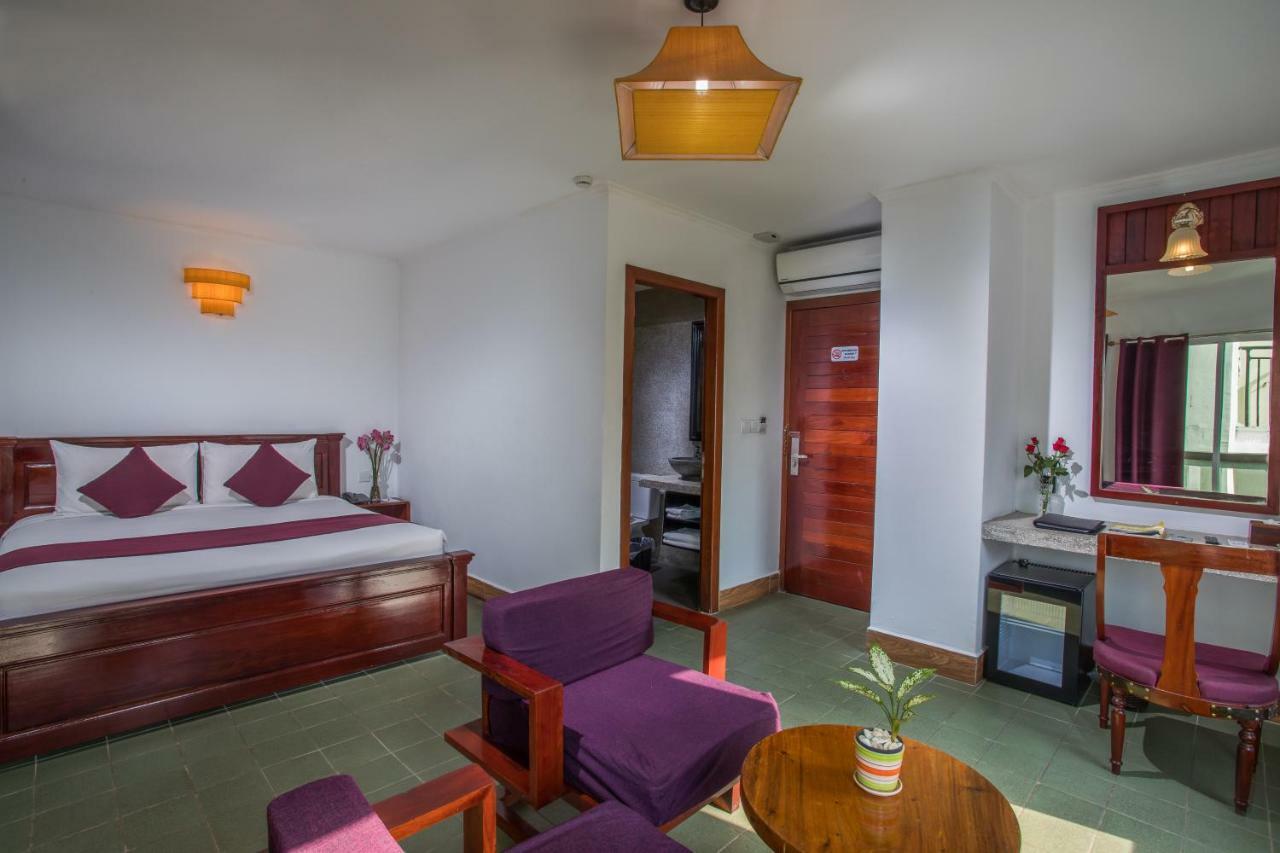 V Hotel Phnom Penh Extérieur photo