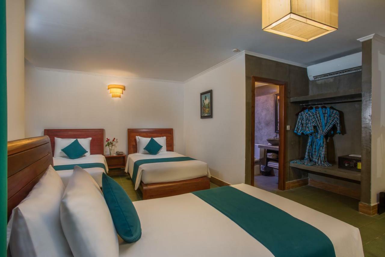 V Hotel Phnom Penh Extérieur photo