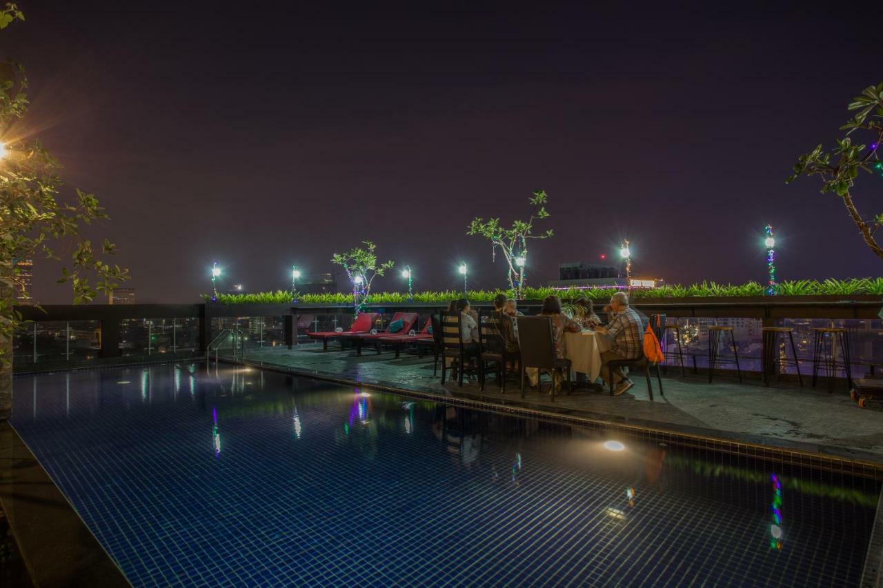 V Hotel Phnom Penh Extérieur photo