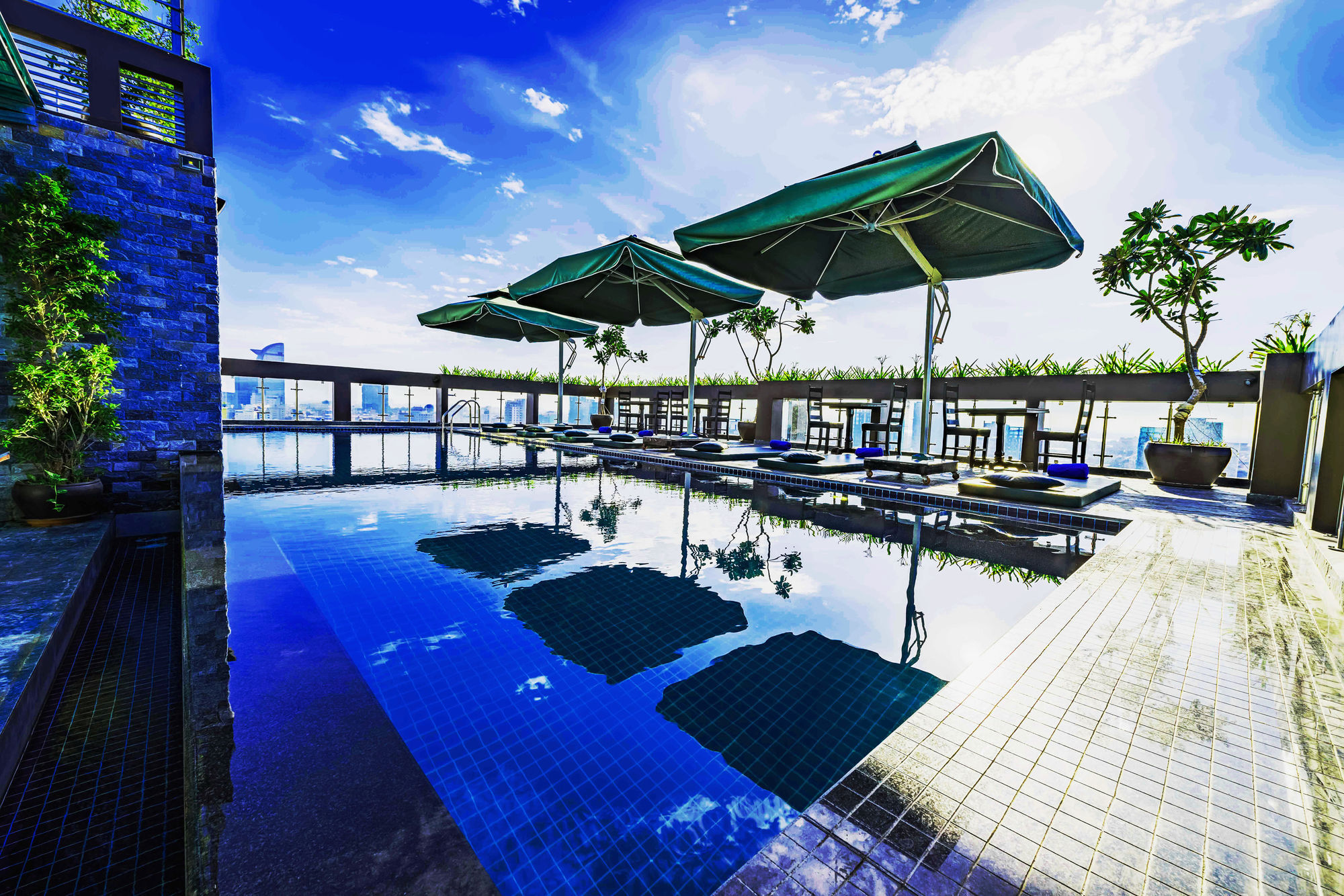 V Hotel Phnom Penh Extérieur photo