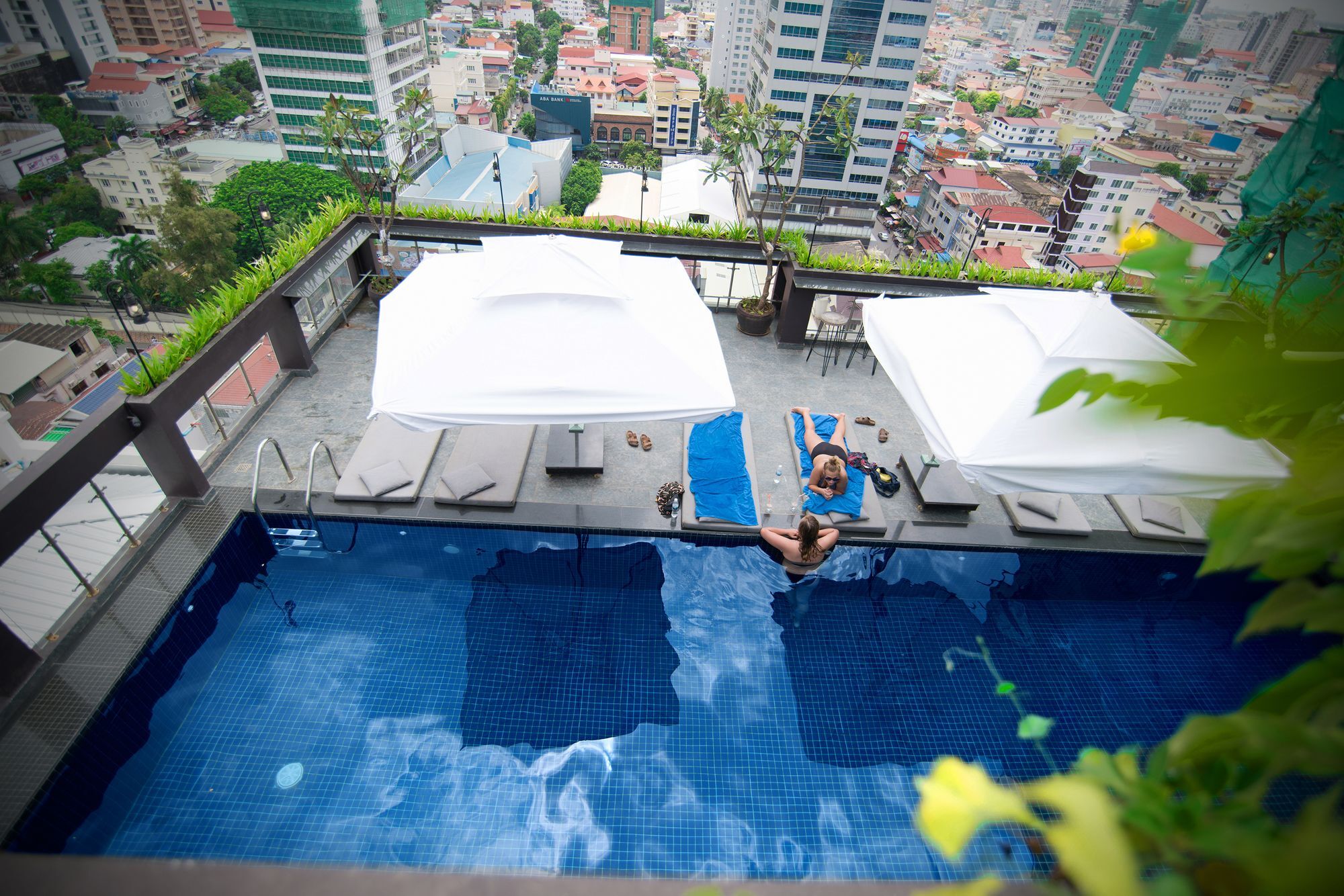 V Hotel Phnom Penh Extérieur photo