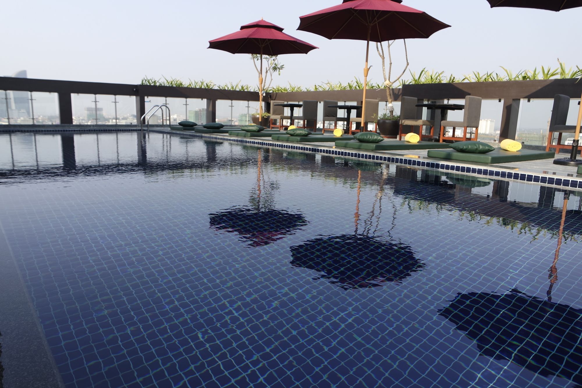 V Hotel Phnom Penh Extérieur photo
