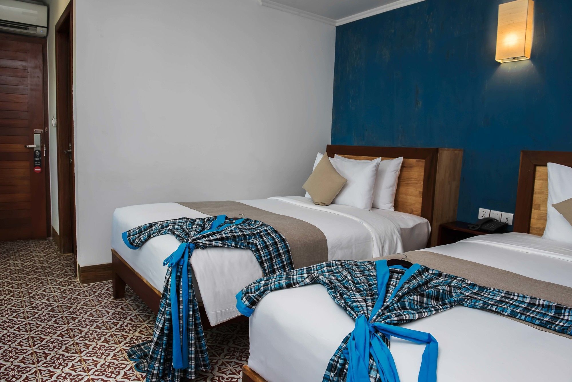 V Hotel Phnom Penh Extérieur photo